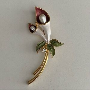 Vintage gold tone faux pearl Lily brooch